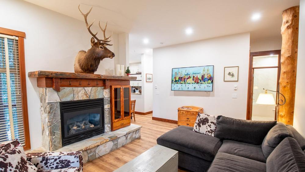 Snow Creek Lodge By Fernie Lodging Co Exterior foto